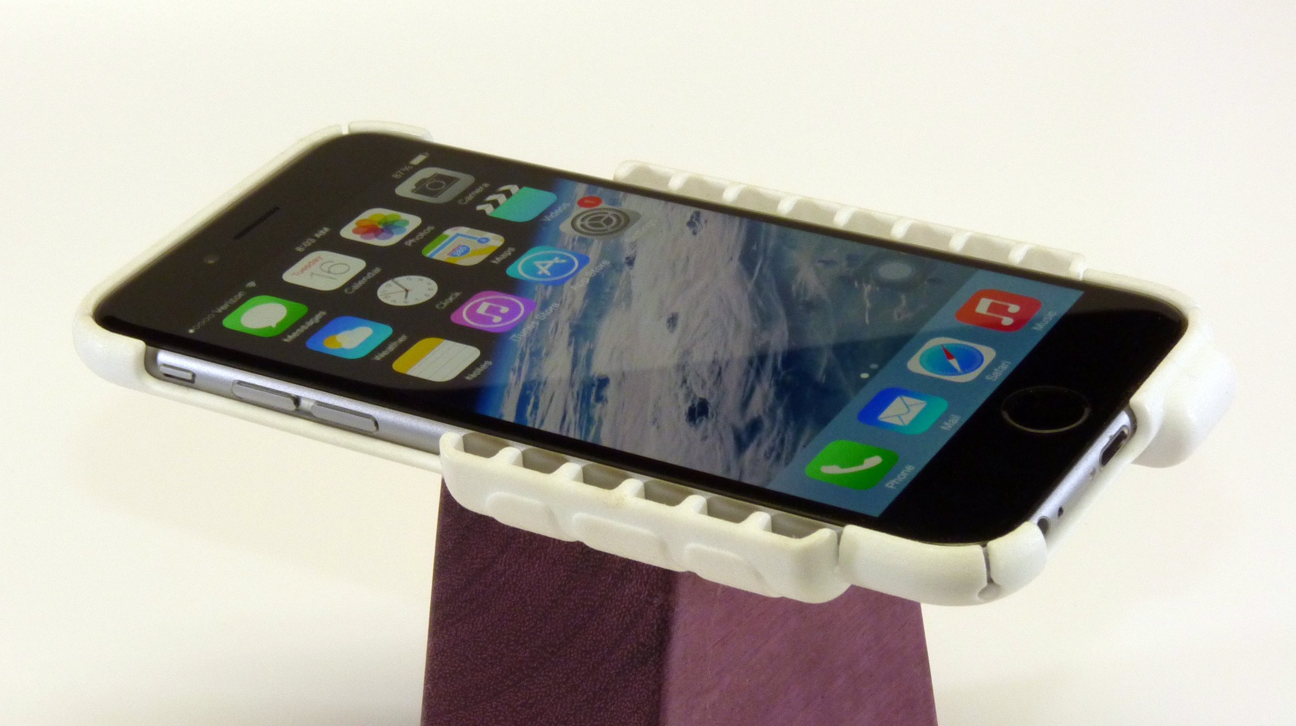 Amplifying Christmas tunes with this 3D printed iPhone case