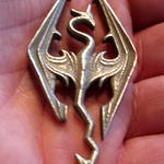 /media/picture/thumb/2012/03/08/FlTu/elder-scrolls-v-skyrim-pendant-the-imperial-symbol-4_size_410.JPG