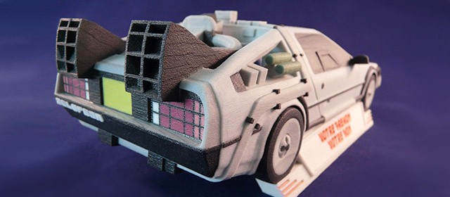 Pour ses 30 ans, Retour vers le Futur revient avec des DeLorean miniatures personnalisées et imprimées en 3D.