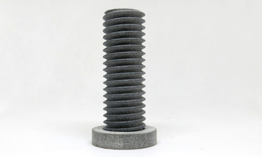 Comparison between 3D printing and traditional manufacturing processes for plastics