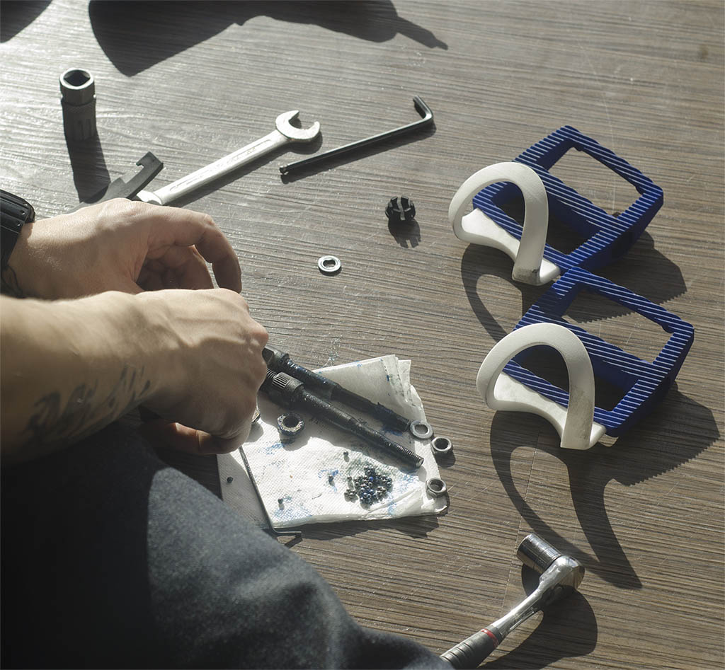 mains.jpg Industrial Design