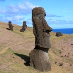 /media/picture/original/moai_iles-de-paques-337x450_size_410..jpg