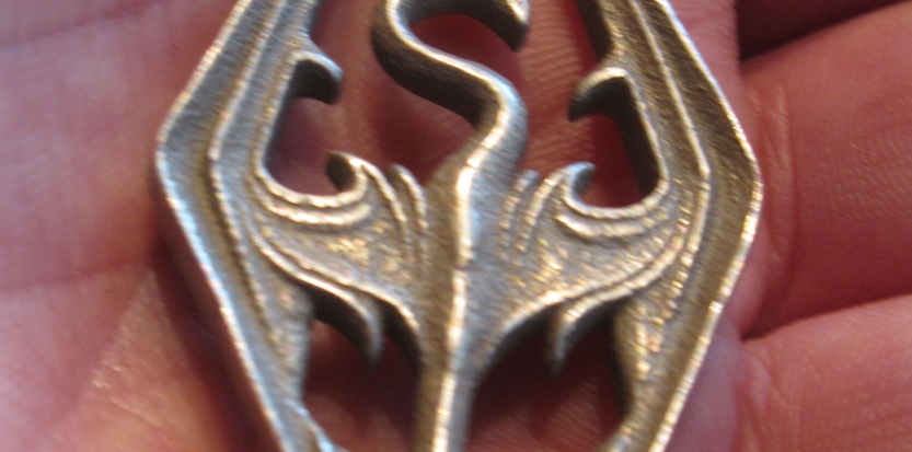 /media/picture/thumb/2012/03/08/FlTu/elder-scrolls-v-skyrim-pendant-the-imperial-symbol-4_size_833x413..JPG