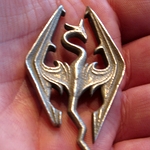 /media/picture/thumb/2012/03/08/FlTu/elder-scrolls-v-skyrim-pendant-the-imperial-symbol-4_thumbnail_squared_small..JPG
