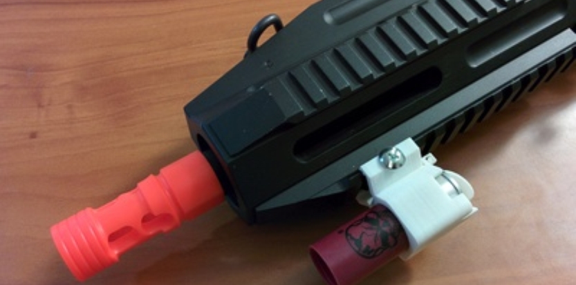 /media/picture/thumb/2015/05/15/lhlR/cam870-shotshell-on-futuristic-aug-small_size_833x413..jpg