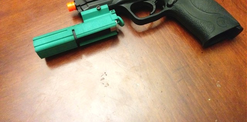 /media/picture/thumb/2015/06/13/TMEz/long-green-version-mounted-on-pistol-with-shell-inserted-small_size_833x413..jpg