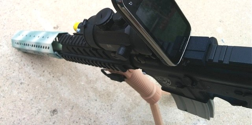 /media/picture/thumb/2015/09/21/AAMn/smartphone-mounted-to-front-of-scope-small_size_833x413..jpg