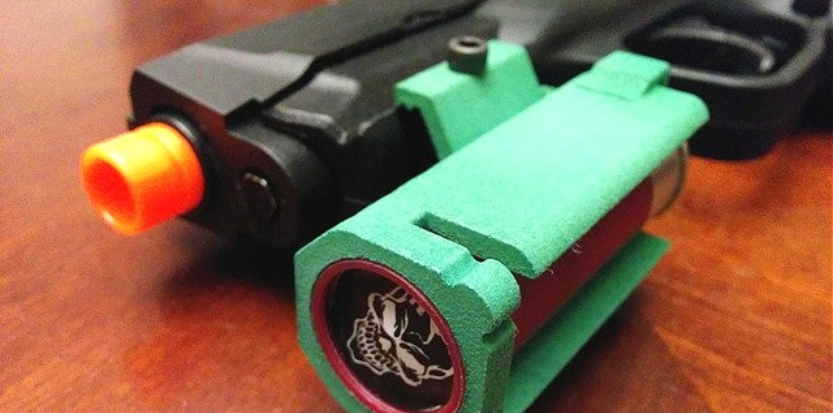/media/picture/thumb/2015/11/30/aGpL/full-length-green-version-close-up-on-pistol-small_size_833x413..jpg