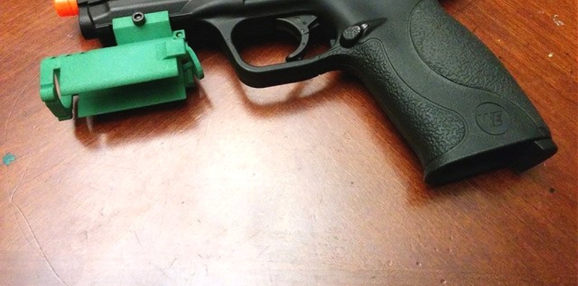 /media/picture/thumb/2015/11/30/zYmf/full-length-green-version-mounted-on-pistol-without-shell-small_size_833x413..jpg