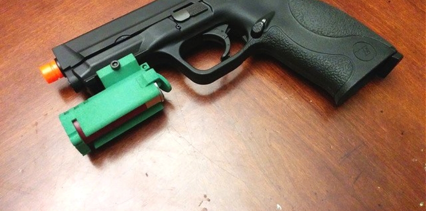 /media/picture/thumb/2015/11/30/zcrC/full-length-green-version-mounted-on-pistol-with-shell-small_size_833x413..jpg