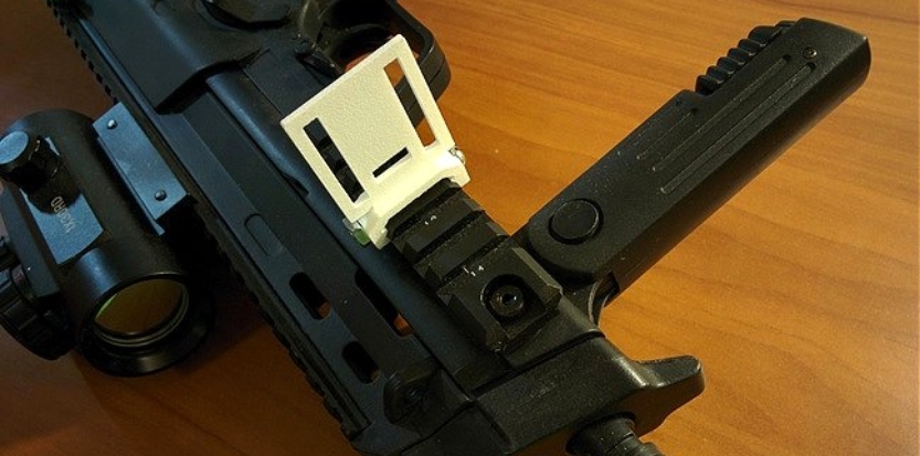/media/picture/thumb/2015/12/25/Uvmn/white-adapter-on-mp7-small_size_833x413..jpg