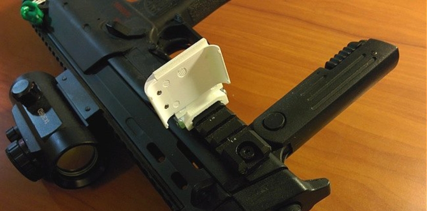 /media/picture/thumb/2015/12/25/ddcx/snapcam-light-clip-on-mp7-small_size_833x413..jpg