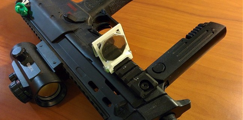 /media/picture/thumb/2015/12/25/eVFY/snapcam-magnetic-clip-on-mp7-small_size_833x413..jpg