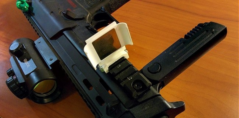 /media/picture/thumb/2015/12/25/oNIz/snapcam-light-magnetic-clip-on-mp7-small_size_833x413..jpg
