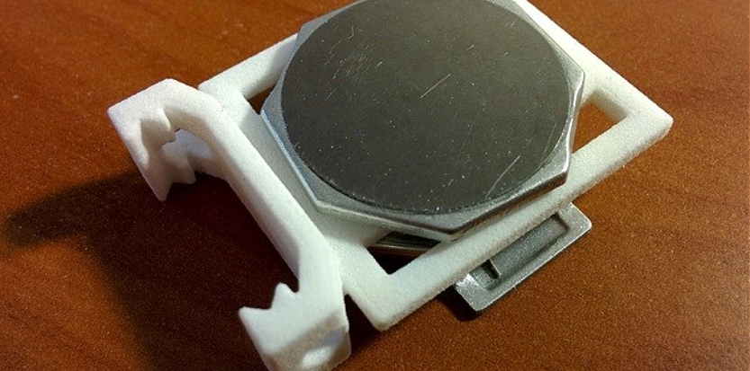 /media/picture/thumb/2015/12/25/qMYX/snapcam-magnetic-clip-front-small_size_833x413..jpg