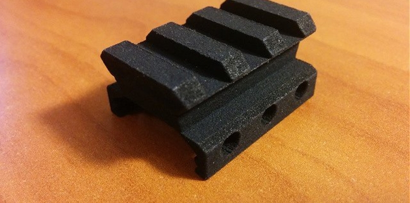 /media/picture/thumb/2015/12/27/puCE/12mm-3-slot-black-version-rail-small_size_833x413..jpg