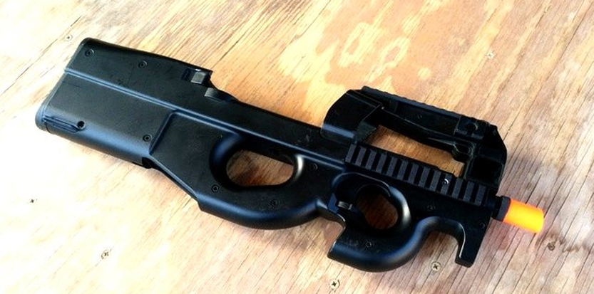 /media/picture/thumb/2017/09/17/bchp/black-side-rail-on-p90-small_size_833x413..jpg