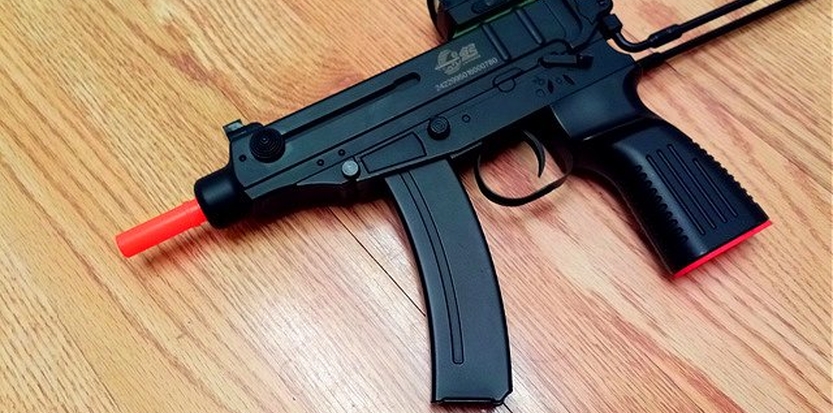 /media/picture/thumb/2017/11/07/LUaj/micro-red-dot-sight-on-vz61-side-view-small_size_833x413..jpg