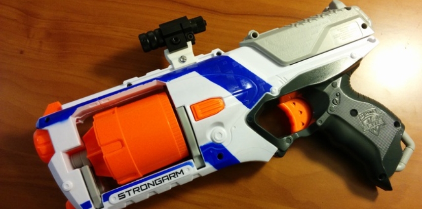 /media/picture/thumb/2018/01/23/JedL/laser-sight-mounted-on-nerf-strongarm-small_size_833x413..jpg