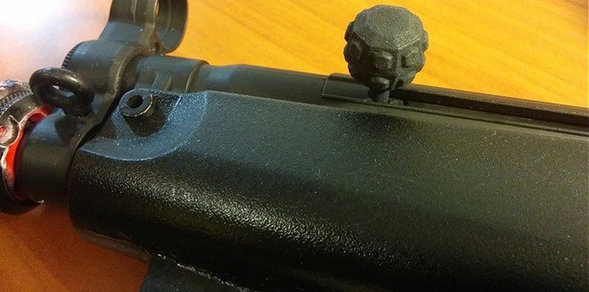 /media/picture/thumb/2018/05/14/pKAP/cocking-handle-on-mp5-close-up-small_size_833x413..jpg