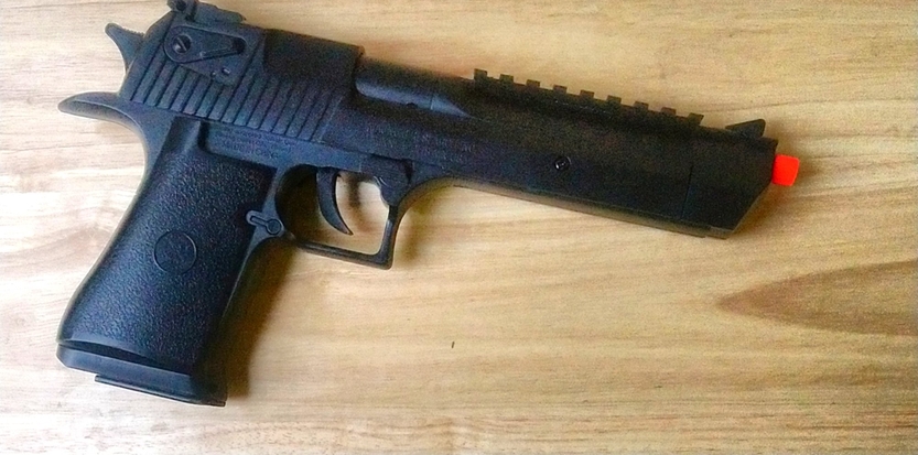 /media/picture/thumb/2019/12/08/KDVh/black-version-on-pistol-right-small_size_833x413..jpg