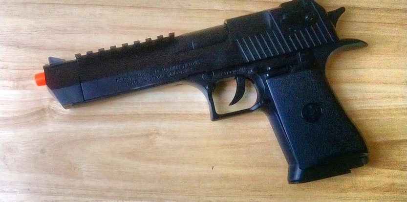 /media/picture/thumb/2019/12/08/KYPo/black-version-on-pistol-left-small_size_833x413..jpg