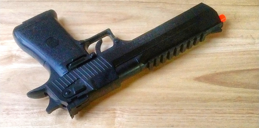 /media/picture/thumb/2019/12/08/PZhd/black-version-on-pistol-top-left-small_size_833x413..jpg