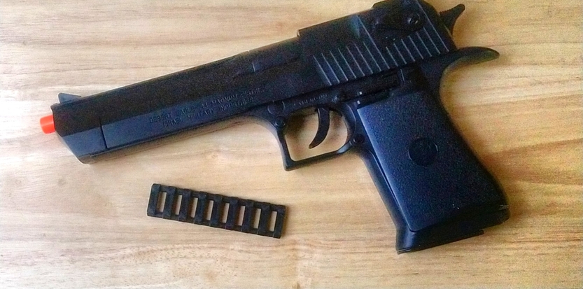 /media/picture/thumb/2019/12/08/WwwD/black-version-with-pistol-small_size_833x413..jpg