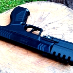 /media/picture/thumb/2020/04/13/OiWG/black-version-on-xbg-top-quarter-left-small_thumbnail_squared_small..jpg